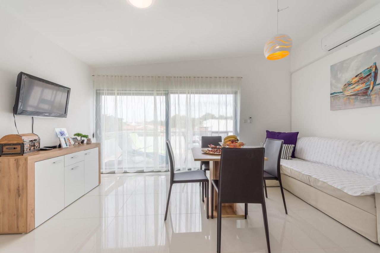 Windrose Apartments Vir Exterior foto